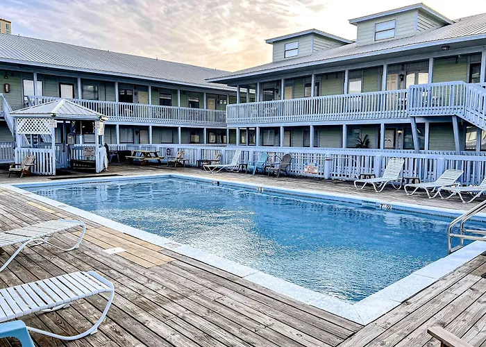 Cozy With Turquoise Pool Open Layout Smart Tvs Balcony & Ac