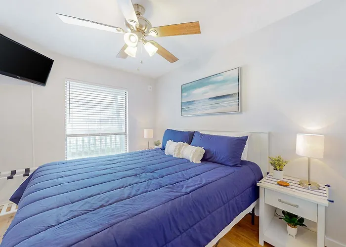 Holiday home Cozy With Turquoise Pool Open Layout Smart Tvs Balcony & Ac