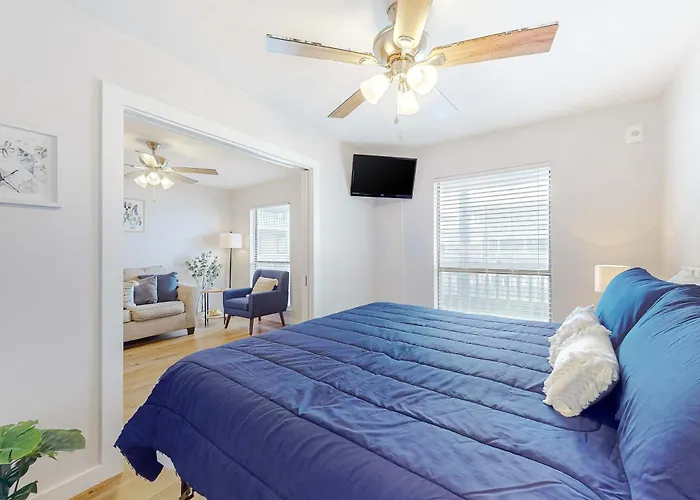 Cozy With Turquoise Pool Open Layout Smart Tvs Balcony & Ac Gulf Shores
