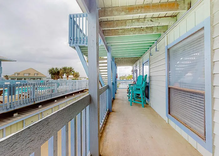 Holiday home Cozy With Turquoise Pool Open Layout Smart Tvs Balcony & Ac