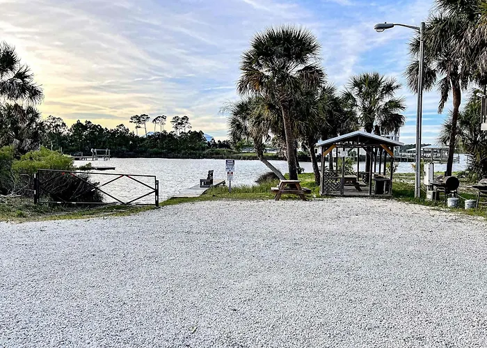Cozy With Turquoise Pool Open Layout Smart Tvs Balcony & Ac